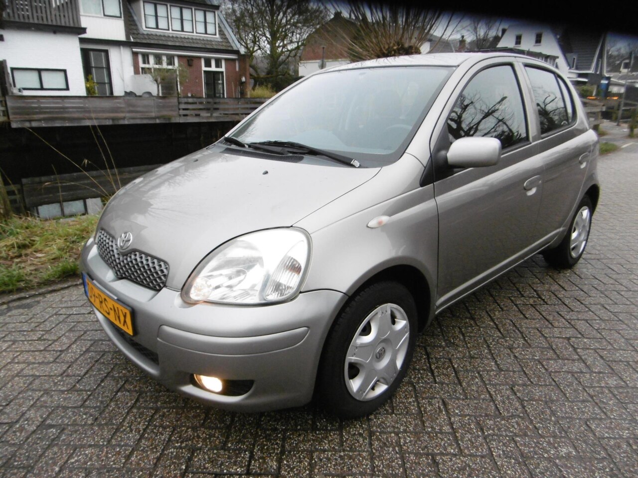 Toyota Yaris - 1.3 VVT-i S-Line 4-cilinder 87pk 5-deurs Airco Trekhaak - AutoWereld.nl