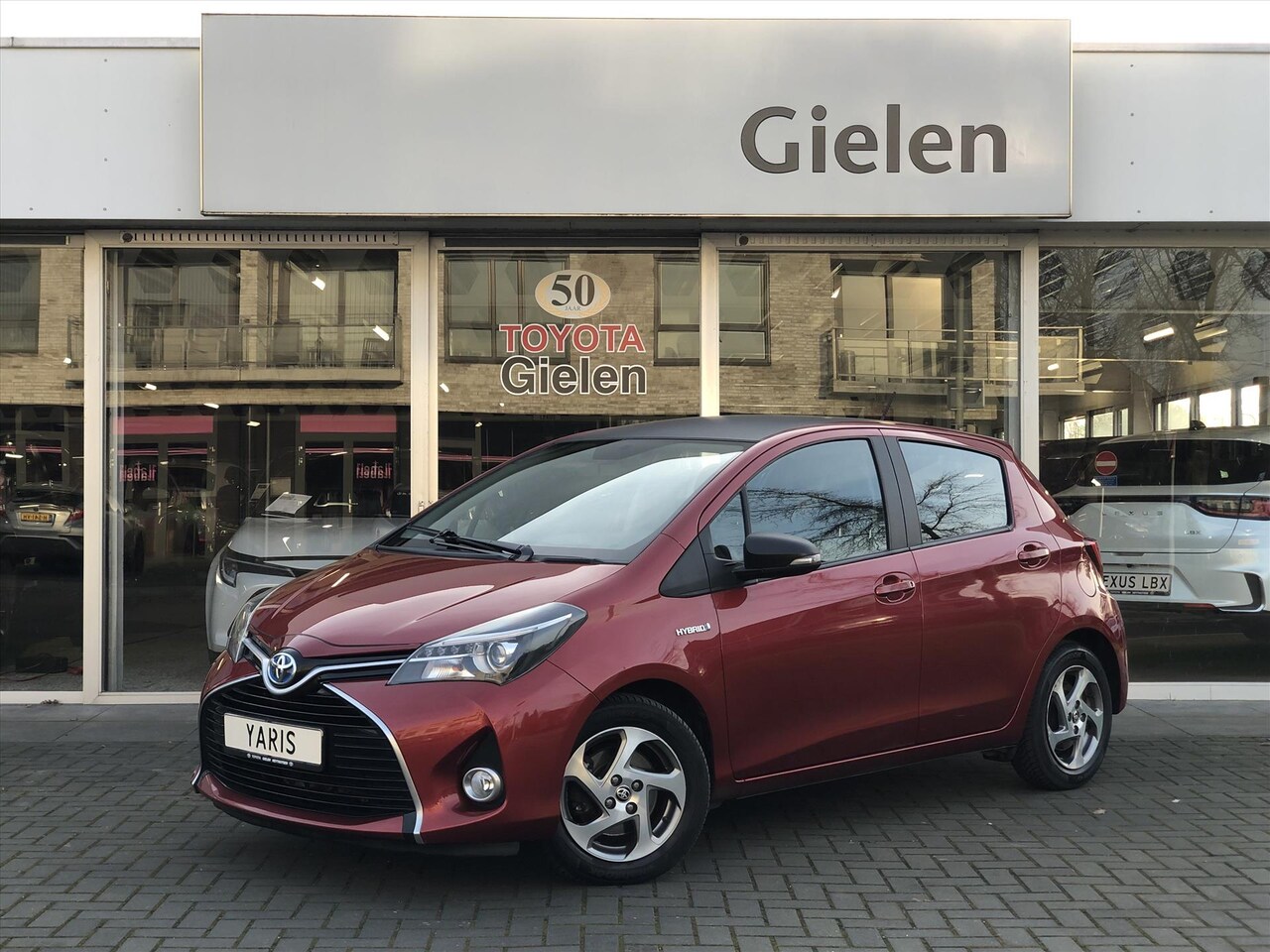 Toyota Yaris - 1.5 Full Hybrid Lease | Navigatie, Trekhaak, Parkeercamera, Cruise control, Lichtmetalen v - AutoWereld.nl