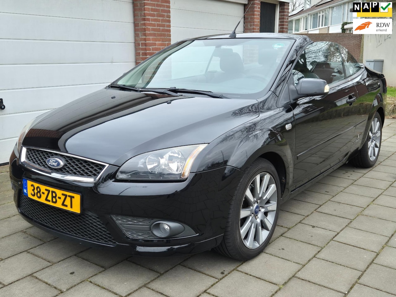 Ford Focus Coupé-Cabriolet - 2.0-16V *136000KM* I.Z.G.ST. - AutoWereld.nl