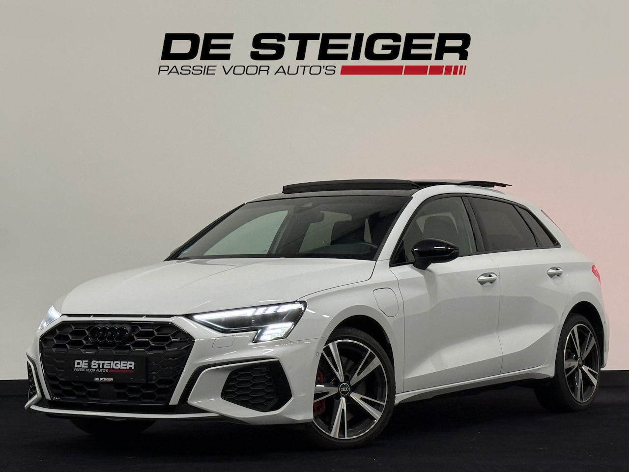 Audi A3 Sportback - 45 TFSI e S3 Competition ACC Pano Sfeer - AutoWereld.nl