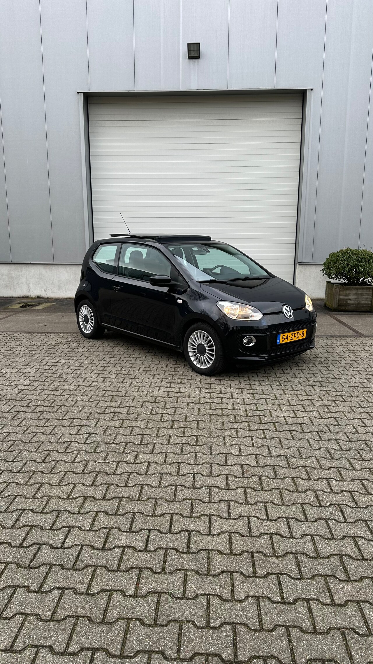 Volkswagen Up! - 1.0 high up! BlueMotion Panoramadak - AutoWereld.nl