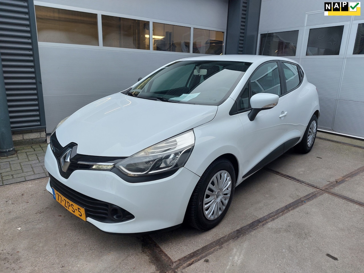 Renault Clio - 1.5 dCi ECO Expression AIRCO NAV PDC - AutoWereld.nl