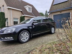 Volkswagen Passat Variant - 1.6 TDI Highline BlueMotion bluetooth audio, navigatie, stoelverwarming, trekhaak.