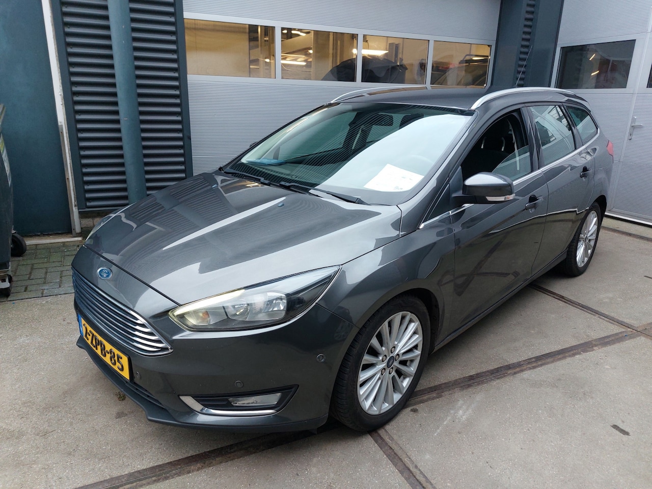 Ford Focus Wagon - 1.0 Titanium Edition Airco/ECC/LMV/NAV - AutoWereld.nl