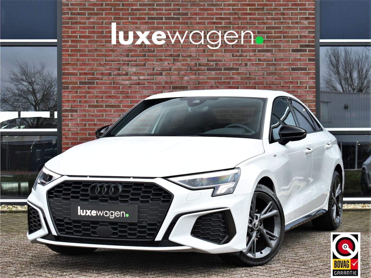 Audi A3 Limousine - 30 TFSI S-edition ACC LED Carplay 18inch Optic-black - AutoWereld.nl