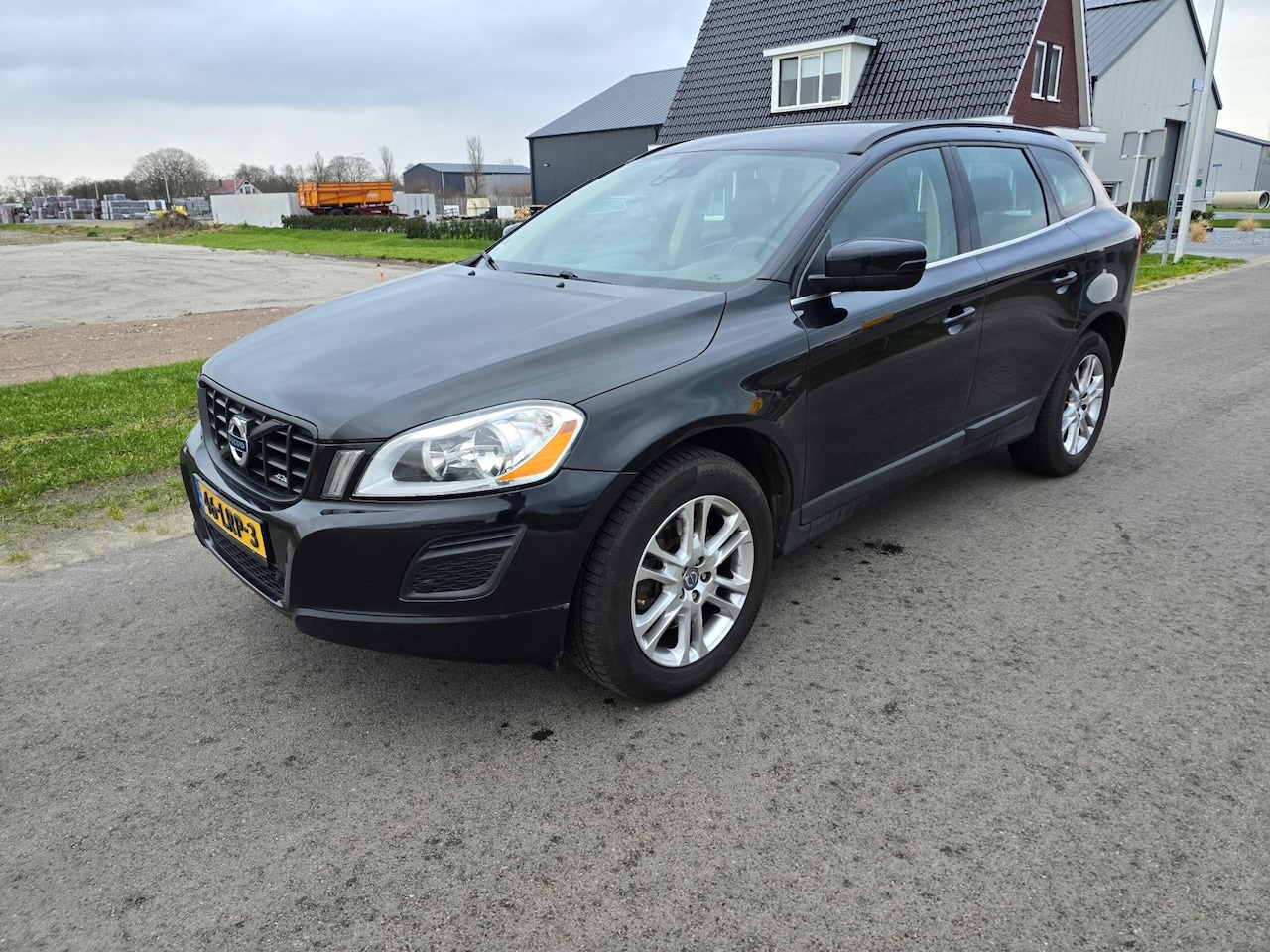 Volvo XC60 - 2.0T Momentum AWD LEER 203PK - AutoWereld.nl