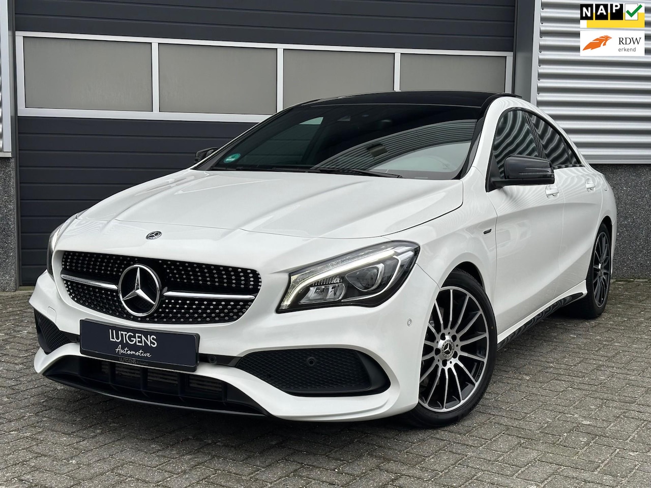 Mercedes-Benz CLA-Klasse - 250 AMG Peak Pano Comand Night Org NL - AutoWereld.nl