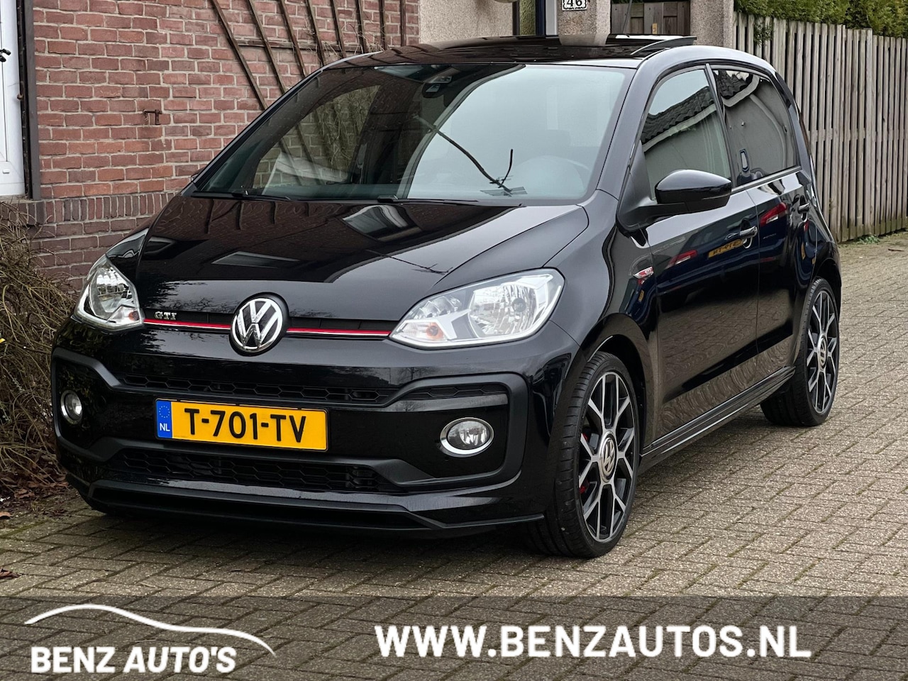 Volkswagen Up! - 1.0 TSI GTI 6-Bak/ PDC/PanoDak/Camera - AutoWereld.nl