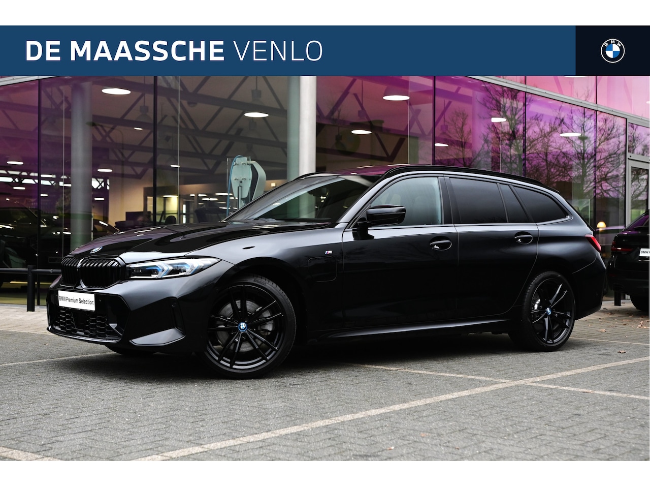 BMW 3-serie Touring - 330e High Executive M Sport Automaat / Panoramadak / Trekhaak / Comfort Access / Sportstoe - AutoWereld.nl