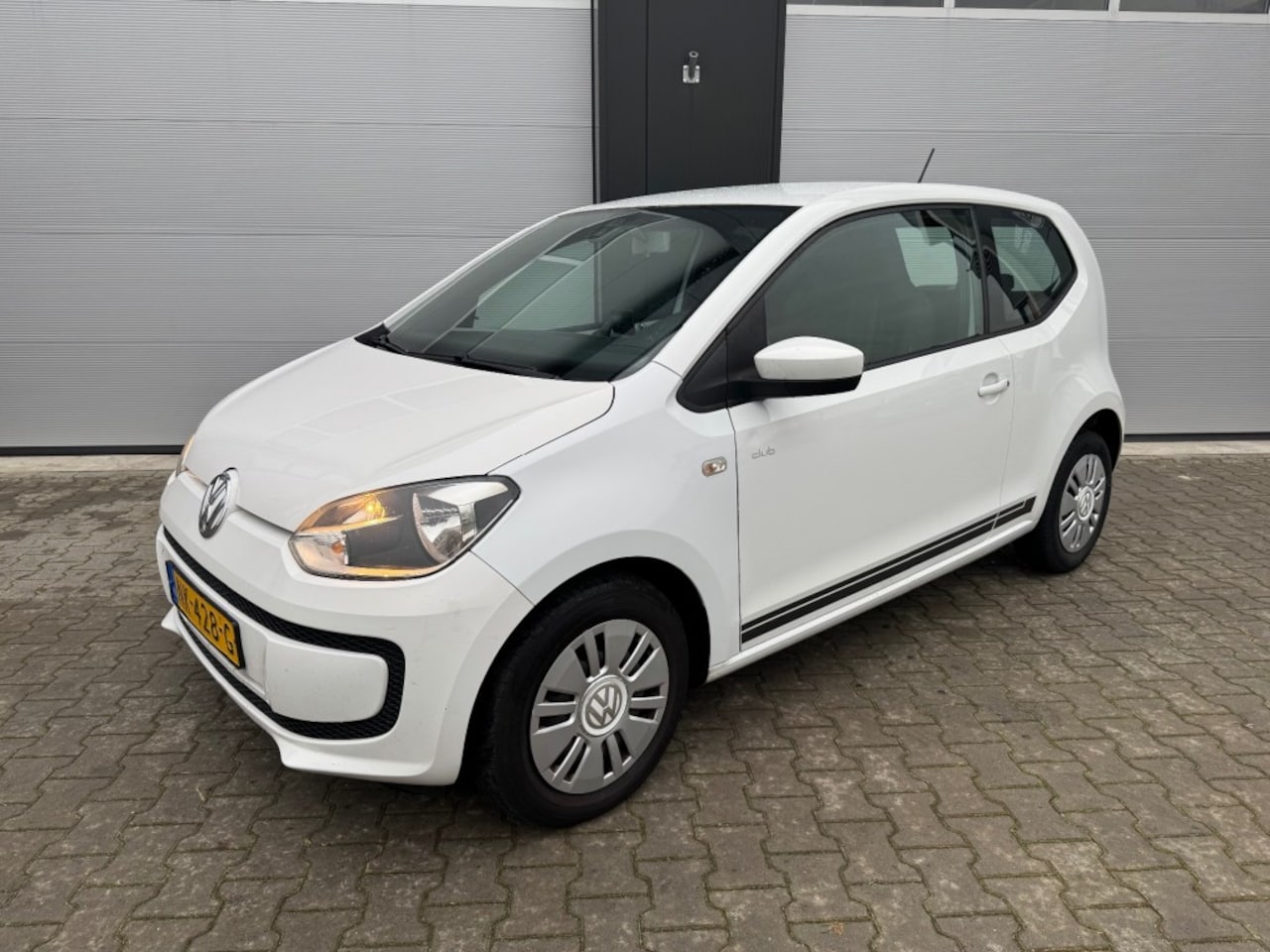 Volkswagen Up! - 1.0 MOVE UP! Navigatie / Bluetooth / NAP / Airco - AutoWereld.nl