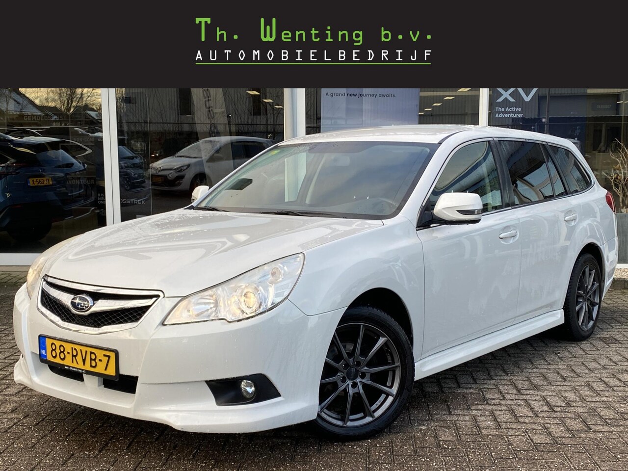 Subaru Legacy Touring Wagon - 2.0i Intro | Cruise control | Parkeersensoren achter | Apple Carplay/Android Auto | Klimaa - AutoWereld.nl