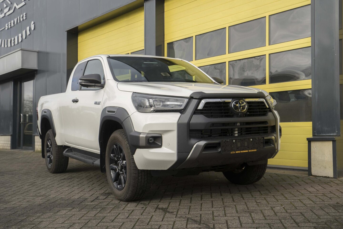 Toyota HiLux - 2.8 D-4D Xtra Cab Invincible MY 2025 - AutoWereld.nl