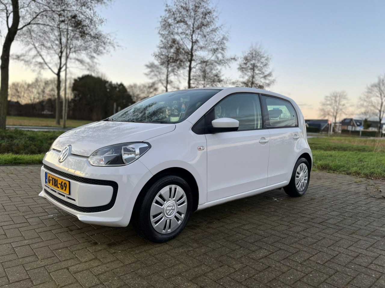 Volkswagen Up! - 1.0 move up! BlueM. - AutoWereld.nl