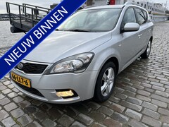 Kia Cee'd - 1.4 CVVT X-ecutive navigatie airco/ecc apk