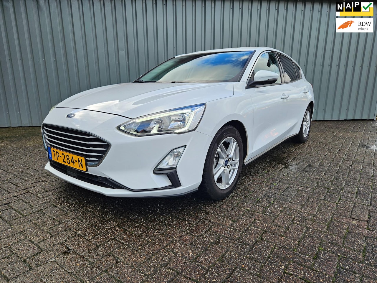 Ford Focus - 1.0 EcoBoost Navi Stoelverwarming Trekhaak Lmv - AutoWereld.nl