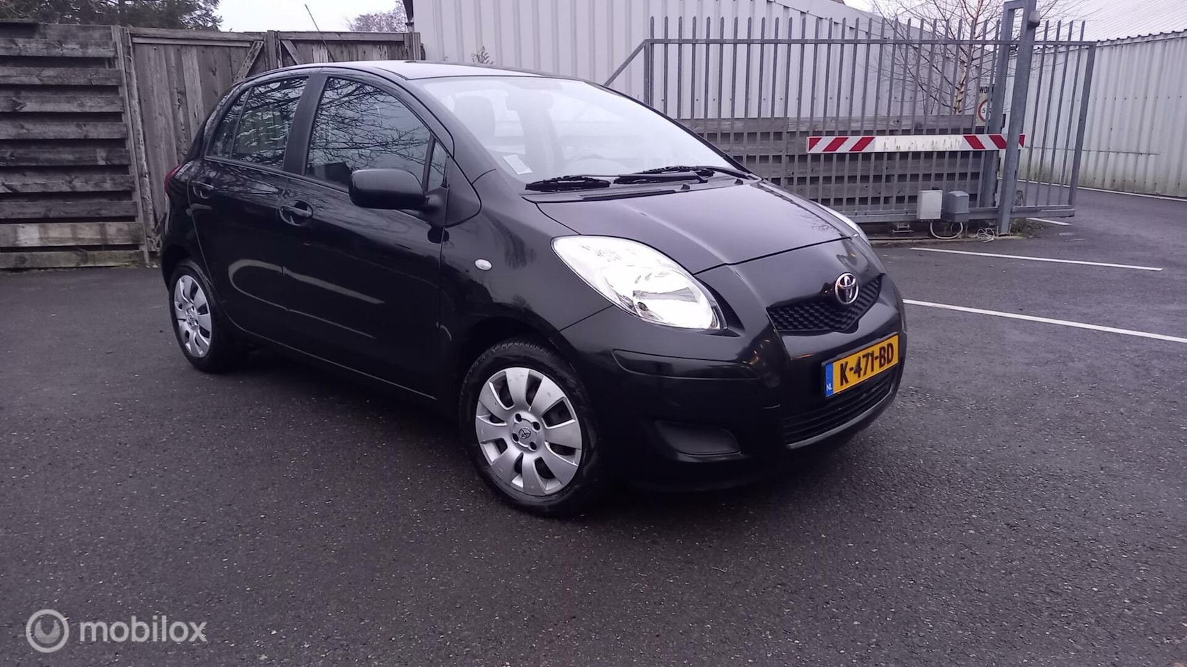 Toyota Yaris - 1.0 VVTi + 5DRS l AIRCO l TREKHAAK l ELEK.RAMEN - AutoWereld.nl