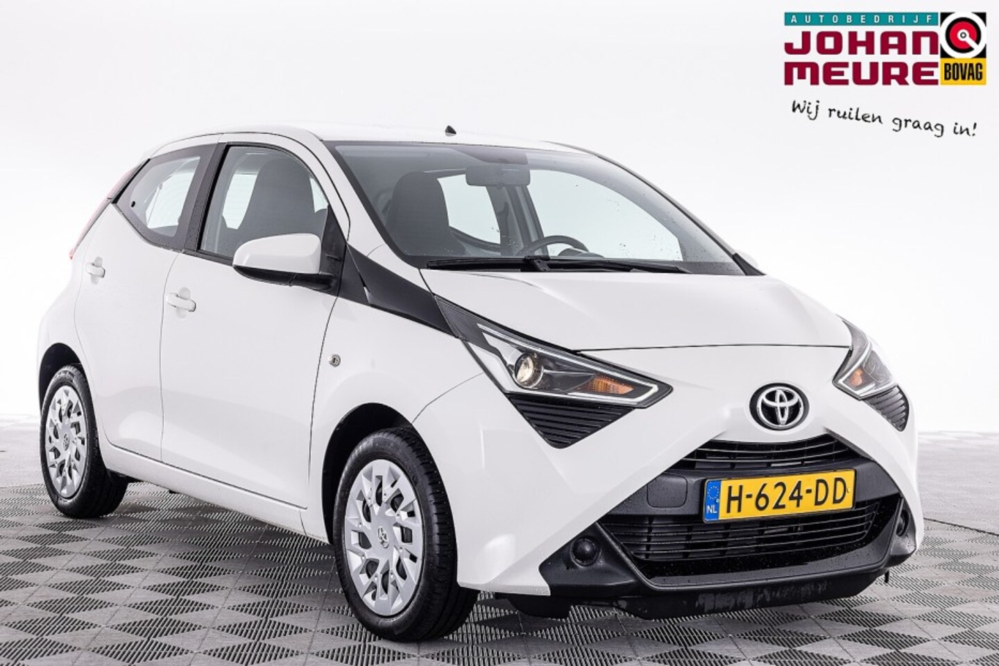 Toyota Aygo - 1.0 VVT-i x-play Automaat | CAMERA | AIRCO ✅ 1e Eigenaar . - AutoWereld.nl