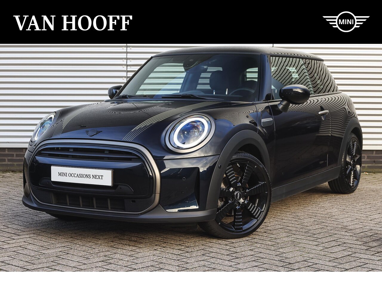 MINI Cooper - Hatchback Automaat / Premium Go Pakket / Achteruitrijcamera / Sportstoelen / LED / Comfort - AutoWereld.nl