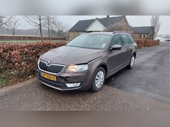 Skoda Octavia Combi - 1.6 TDI Greentech Ambition Businessline ECC/NAVI BJ 2015