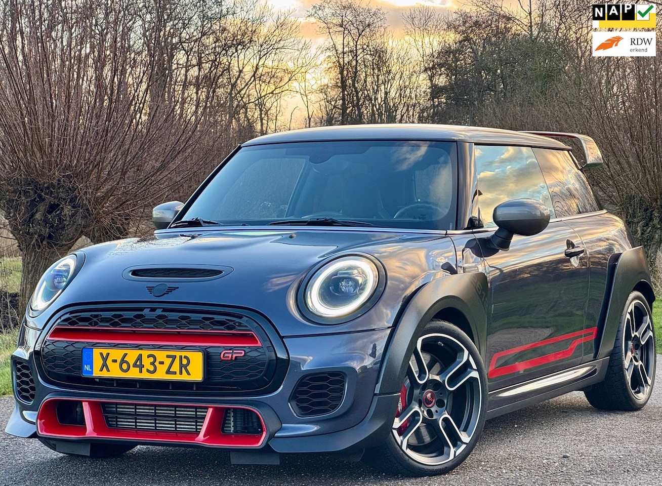 MINI John Cooper Works - Mini 2.0 GP 2612 / Automaat / Sportstoelen / Navigatie / 18"LM Velgen / Achteruitrij Camer - AutoWereld.nl