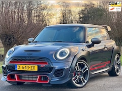 MINI John Cooper Works - 2.0 GP 2612 / Automaat / Sportstoelen / Navigatie / 18"LM Velgen / Achteruitrij Camera /