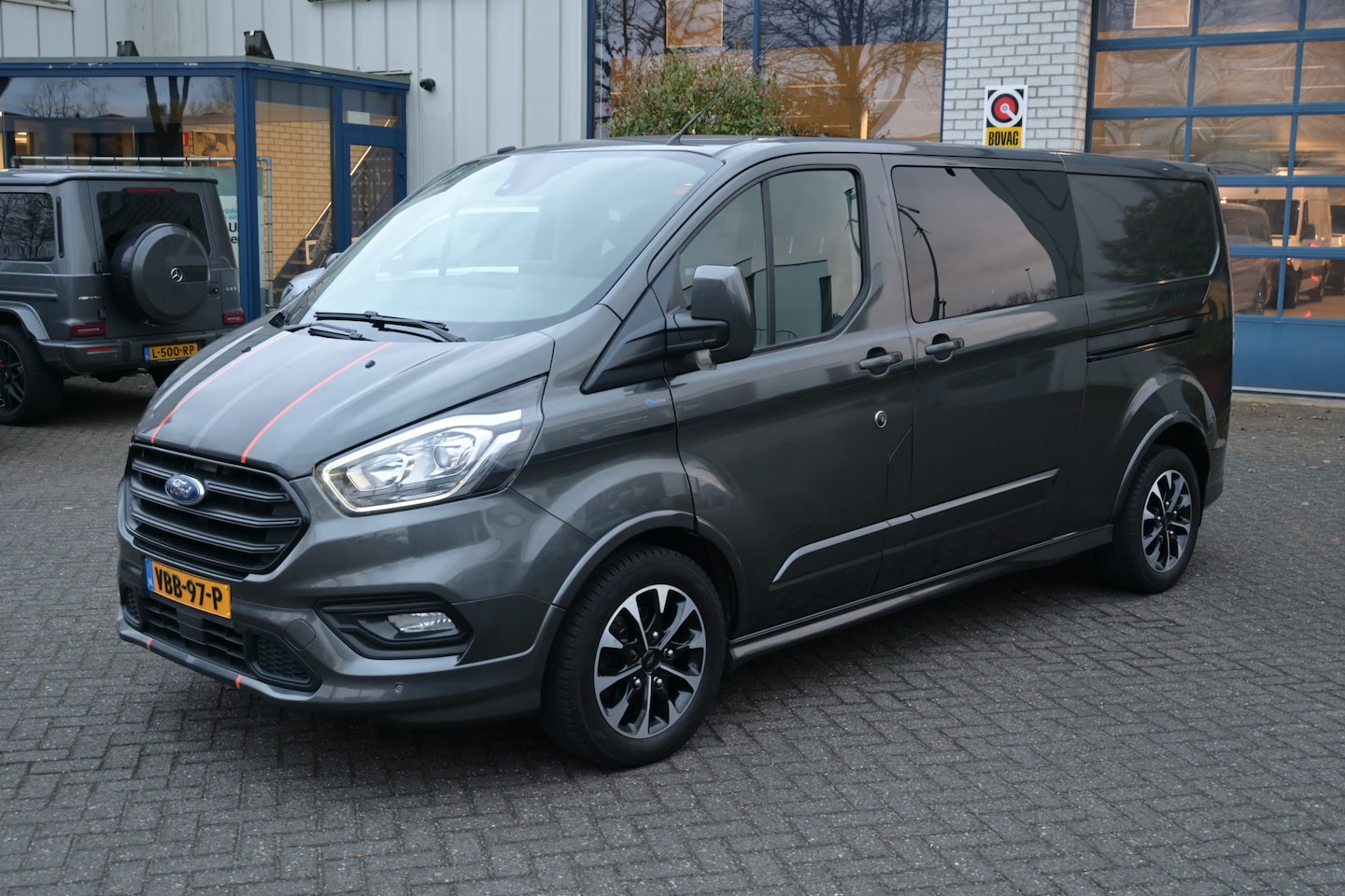 Ford Transit Custom - Sport L2 DC 2.0 TDCI 170 pk Navigatie met camera, Trekhaak 2800 kg - AutoWereld.nl