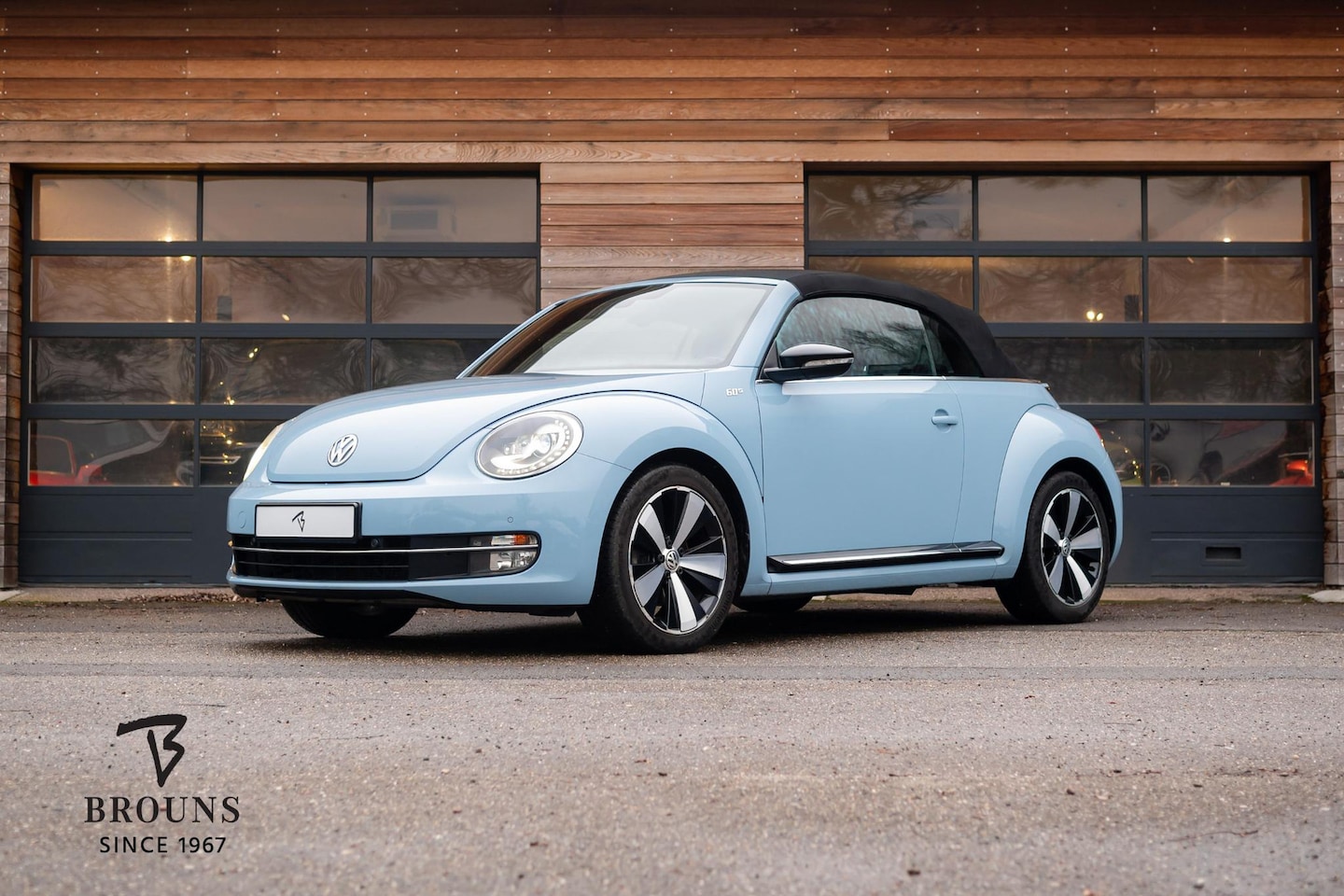 Volkswagen Beetle Cabriolet - 1.4 TSI 60s Edition Fender 160pk Automaat - AutoWereld.nl