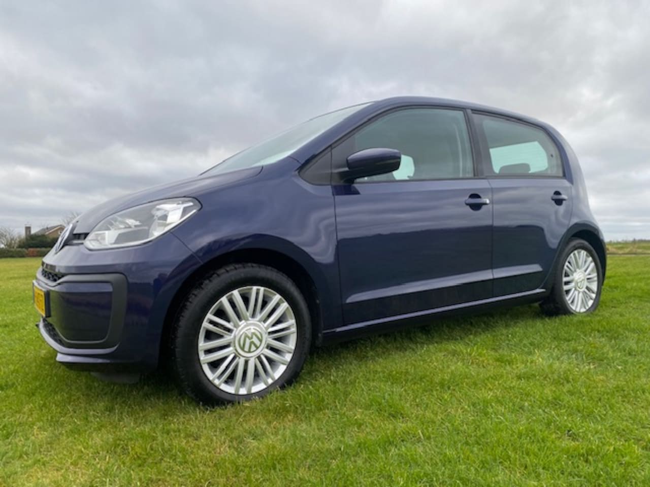 Volkswagen Up! - 1.0 BMT Move Up | Cruise control | PDC | 15" Lichtmet. - AutoWereld.nl