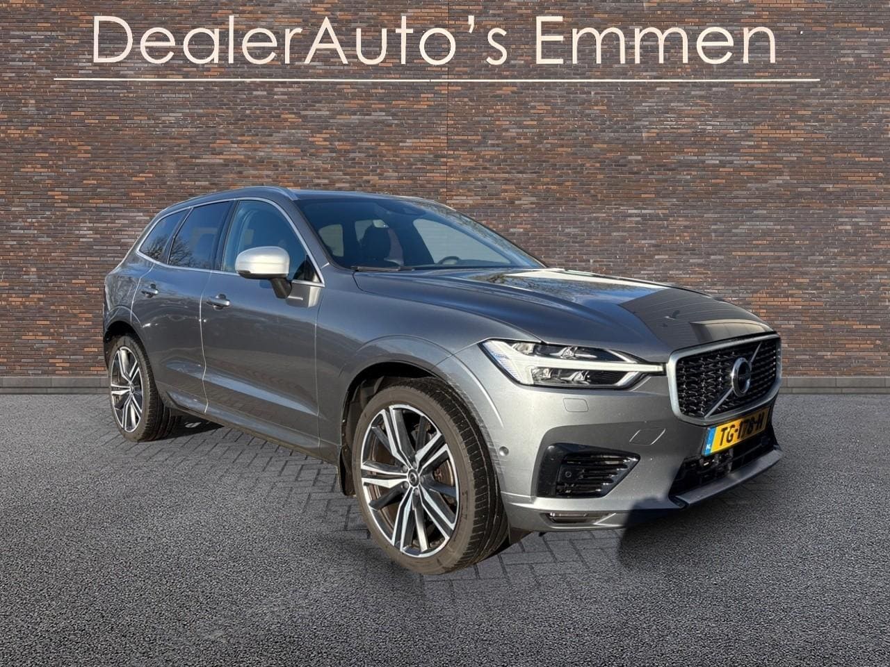 Volvo XC60 - 2.0 T8 Twin Engine AWD R-Design PANODAK LEDER LED - AutoWereld.nl