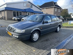 Volkswagen Passat - 1.8 GL automaat 147.000 km airco