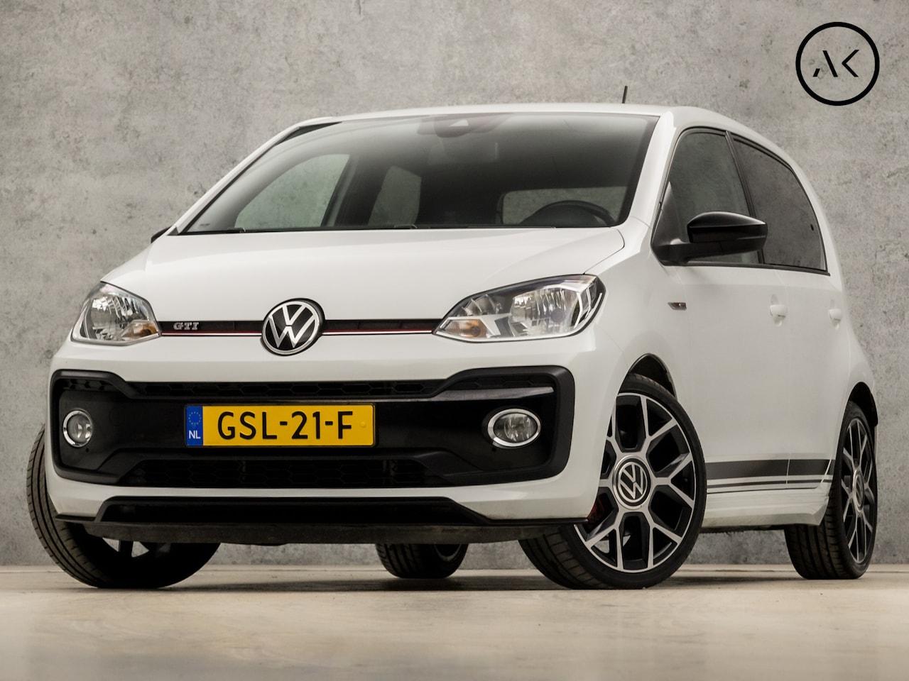 Volkswagen Up! - 1.0 TSI GTI (STOELVERWARMING, BLUETOOTH, SFEERVERLICHTING, GETINT GLAS, SPORTSTOELEN, LM V - AutoWereld.nl