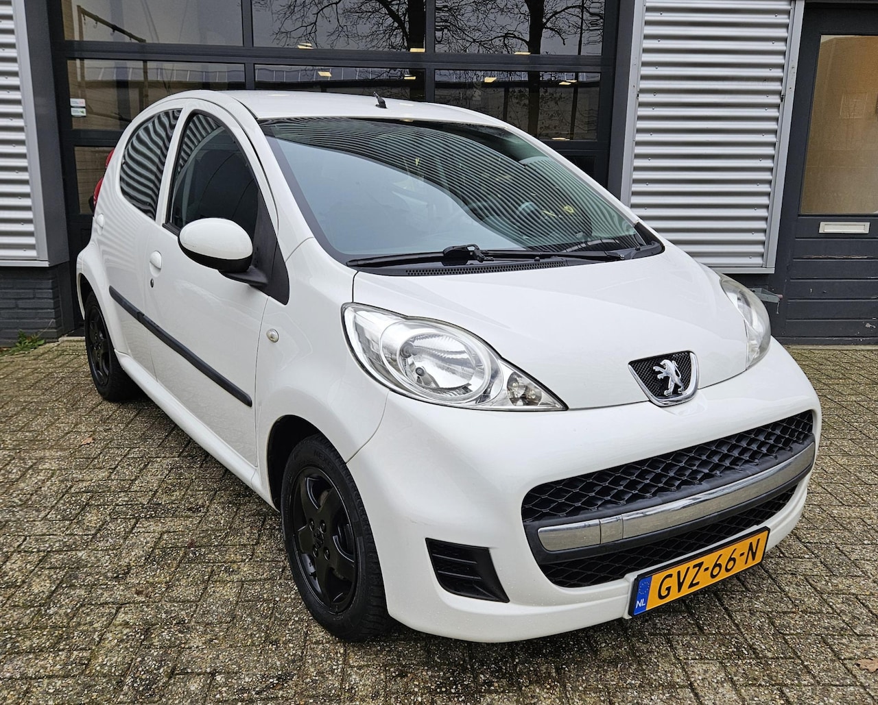 Peugeot 107 - 1.0-12V XR **5DRS-AIRCO-APK** - AutoWereld.nl