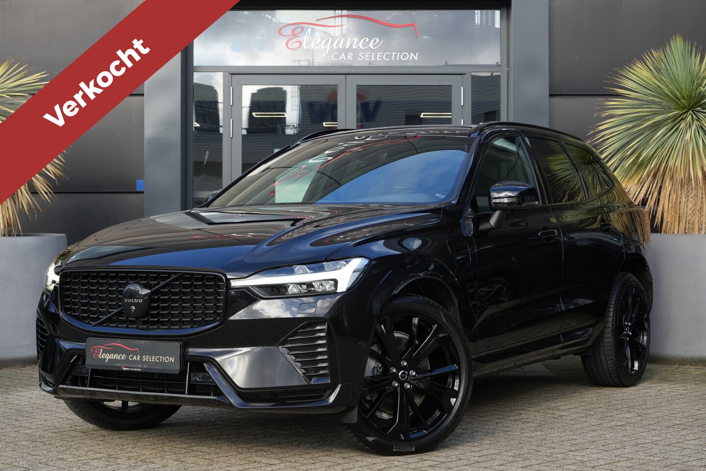 Volvo XC60 - 2.0 Recharge T8 AWD Ultra Black Edition 455pk Panoramadak/Stoelverwarming/360Camera - AutoWereld.nl