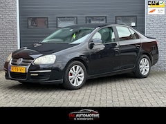 Volkswagen Jetta - 1.6 FSI CLIMA / CRUISE / NAVI / CARPLAY