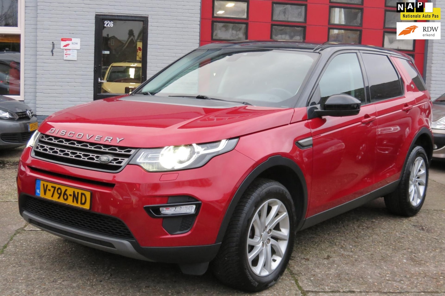 Land Rover Discovery Sport - 2.0 TD4 Urban ,LEDER, PANO, NAVI - AutoWereld.nl