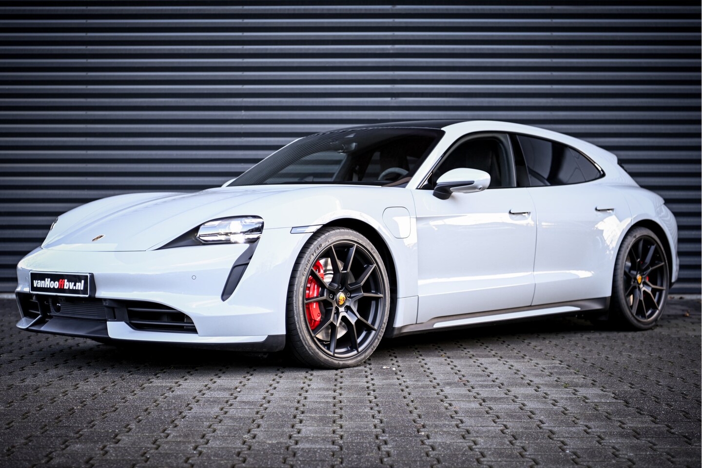 Porsche Taycan Sport Turismo - Turbo - Krijt - Display - Sport Sound - AutoWereld.nl