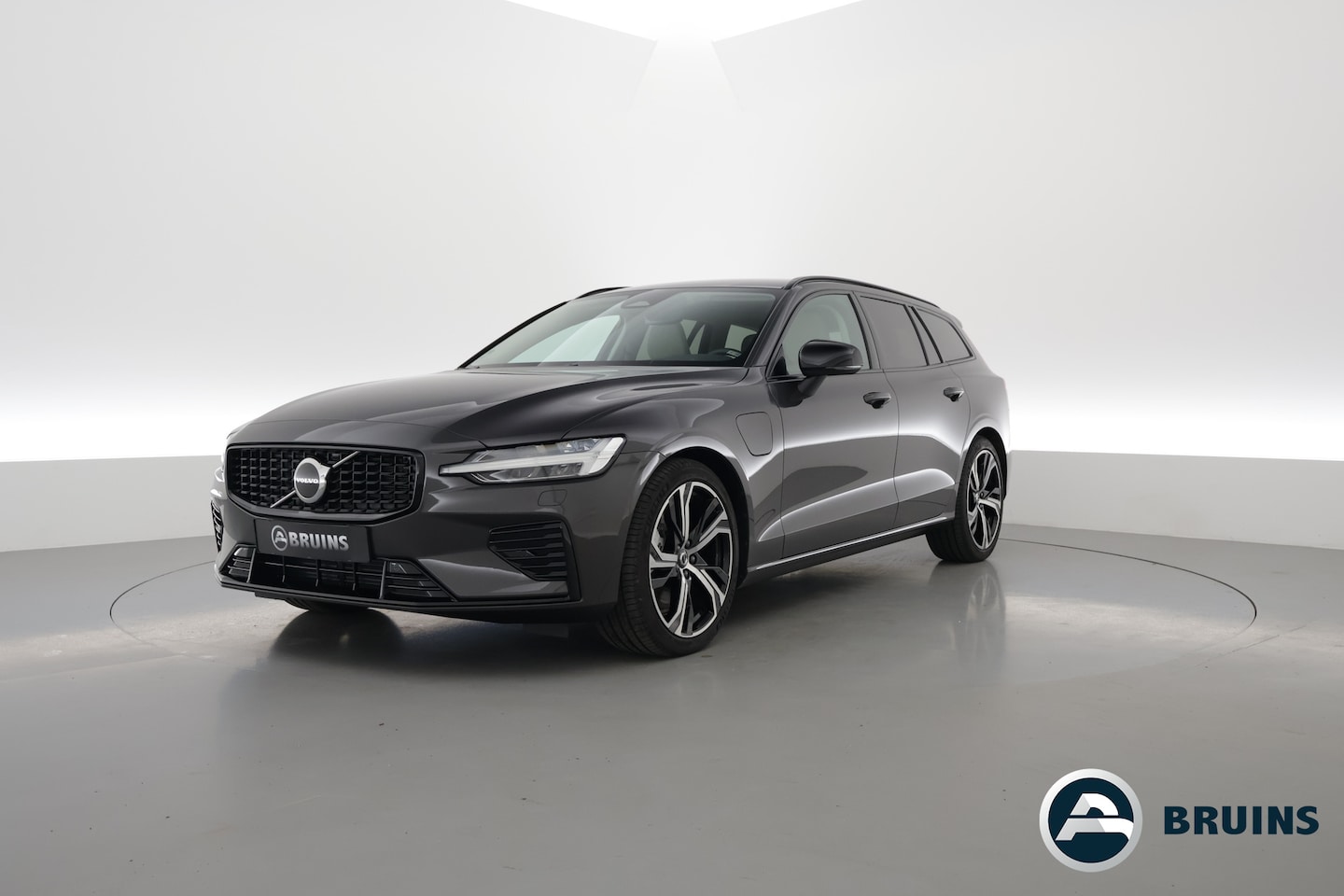 Volvo V60 - 2.0 T6 Plug-in hybrid AWD Plus Dark | Stuur- & 4x stoelverw. | H&K | Camera | ACC | Blis | - AutoWereld.nl