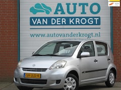 Daihatsu Sirion 2 - 1.0-12V Trend, Stuurbekr, Metallic, Rijklaar, APK 1-26