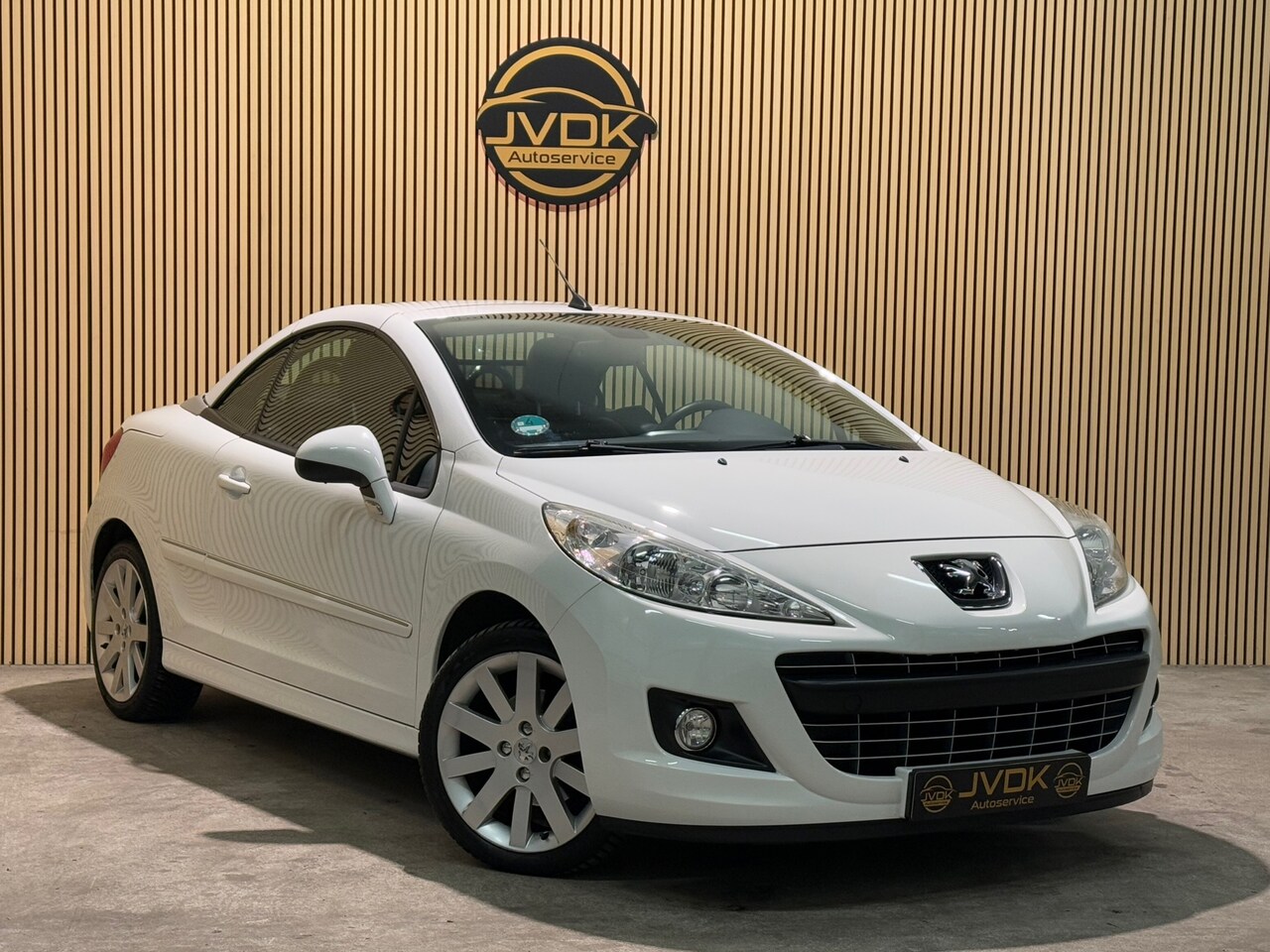 Peugeot 207 CC - 1.6 VTi Noir & Blanc CABRIO, PDC, LEDER, TREKHAAK, NAP - AutoWereld.nl