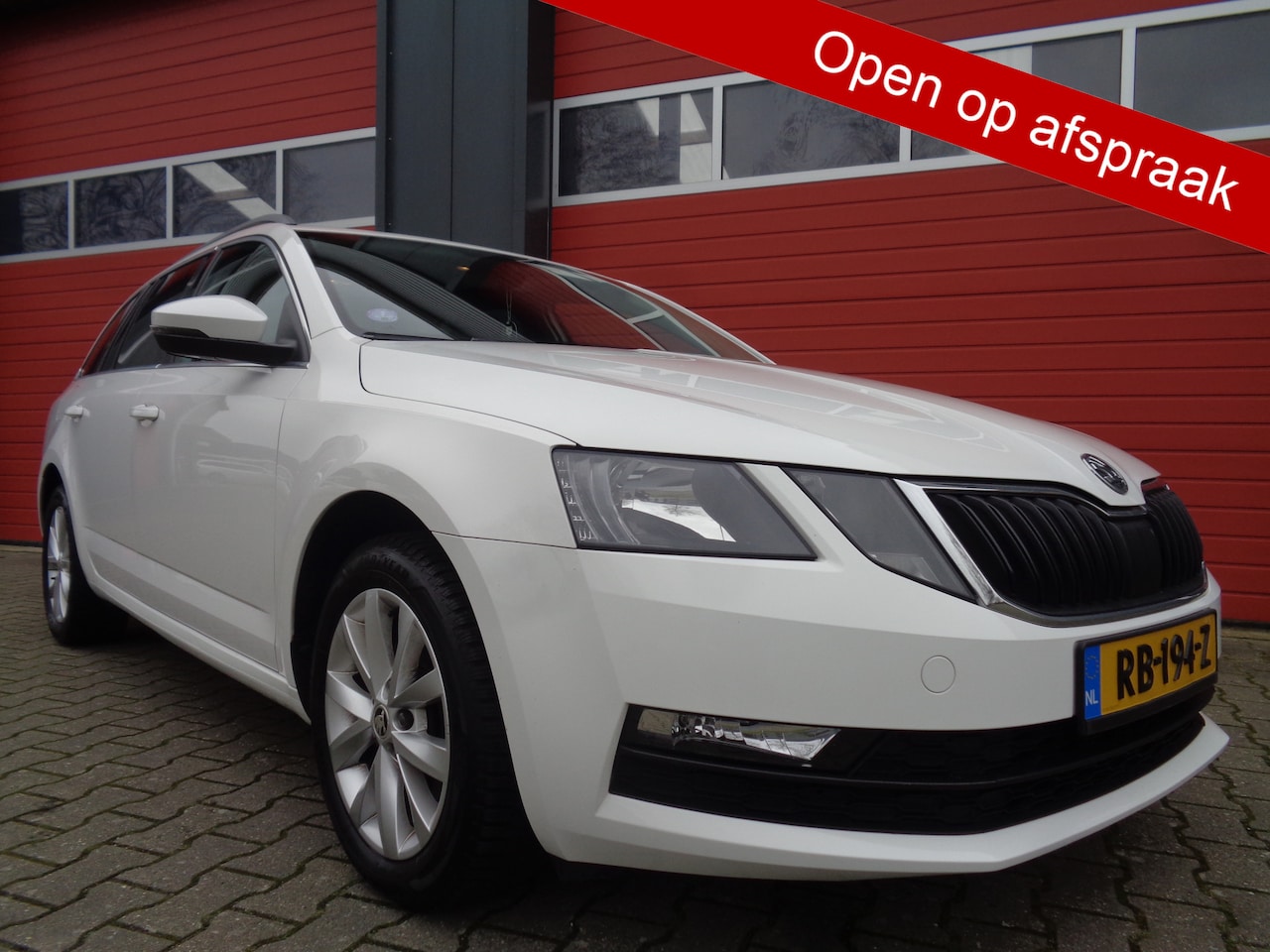 Skoda Octavia Combi - 1.0 TSI Greentech Ambition Business 116PK Navi Clima Cruise LMV Trekhaak NL-Auto 6-BAK 2E- - AutoWereld.nl