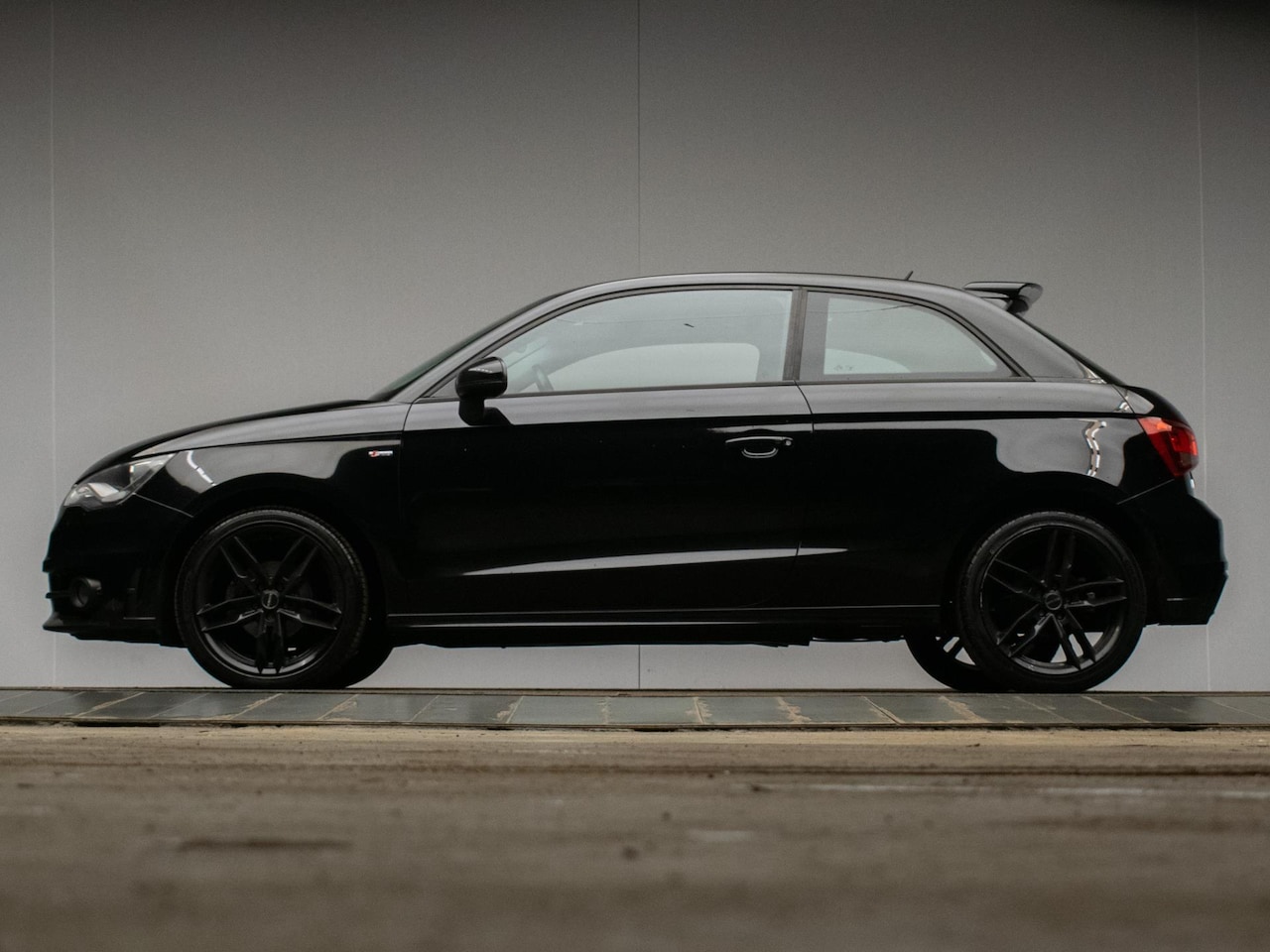 Audi A1 - 1.2 TFSI Attraction S-Line Sport (NAVI,CLIMATE,LED,BLACK EDITION,STOELVERWARMING,SPORTSTOE - AutoWereld.nl