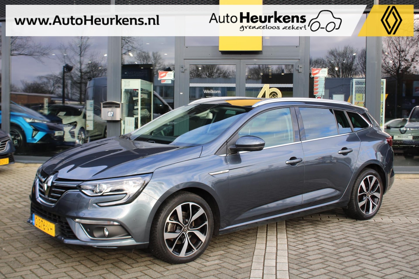 Renault Mégane Estate - TCe 140 Bose | Achteruitrijcamera | Parkeersensoren voor en achter | Bose Premium Audio | - AutoWereld.nl