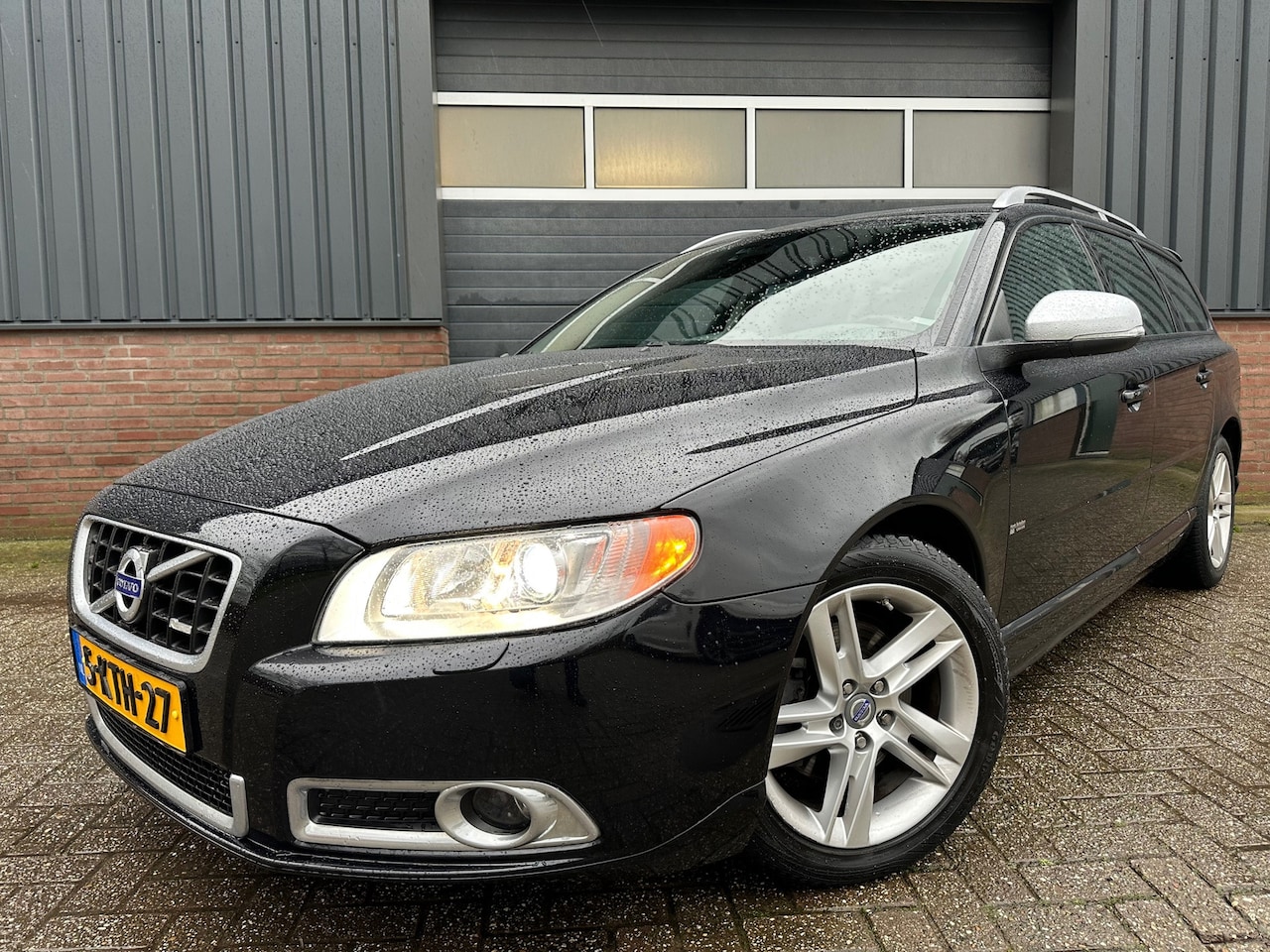 Volvo V70 - 1.6 T4 R-Edition / Leder / Automaat / All-season - AutoWereld.nl