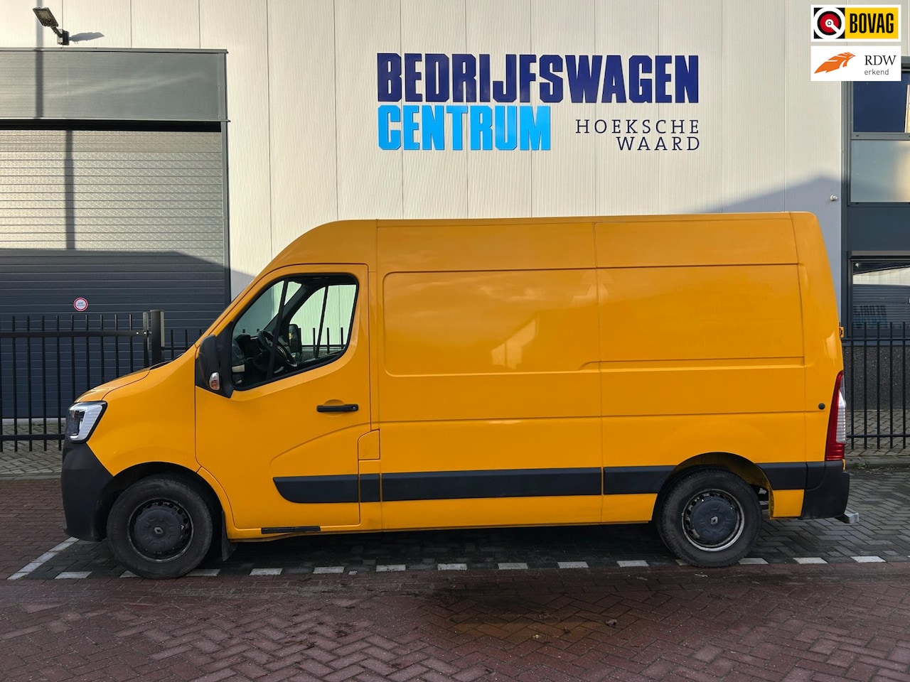 Renault Master - T35 2.3 dCi 135 L2H2 nw.model | Euro 6 | inrichting - AutoWereld.nl