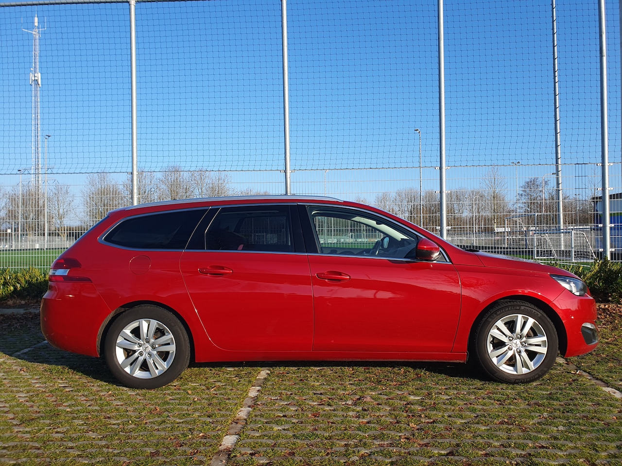 Peugeot 308 SW - 1.2 PureTech Blue Lease Premium Panoramdak trekhaak - AutoWereld.nl