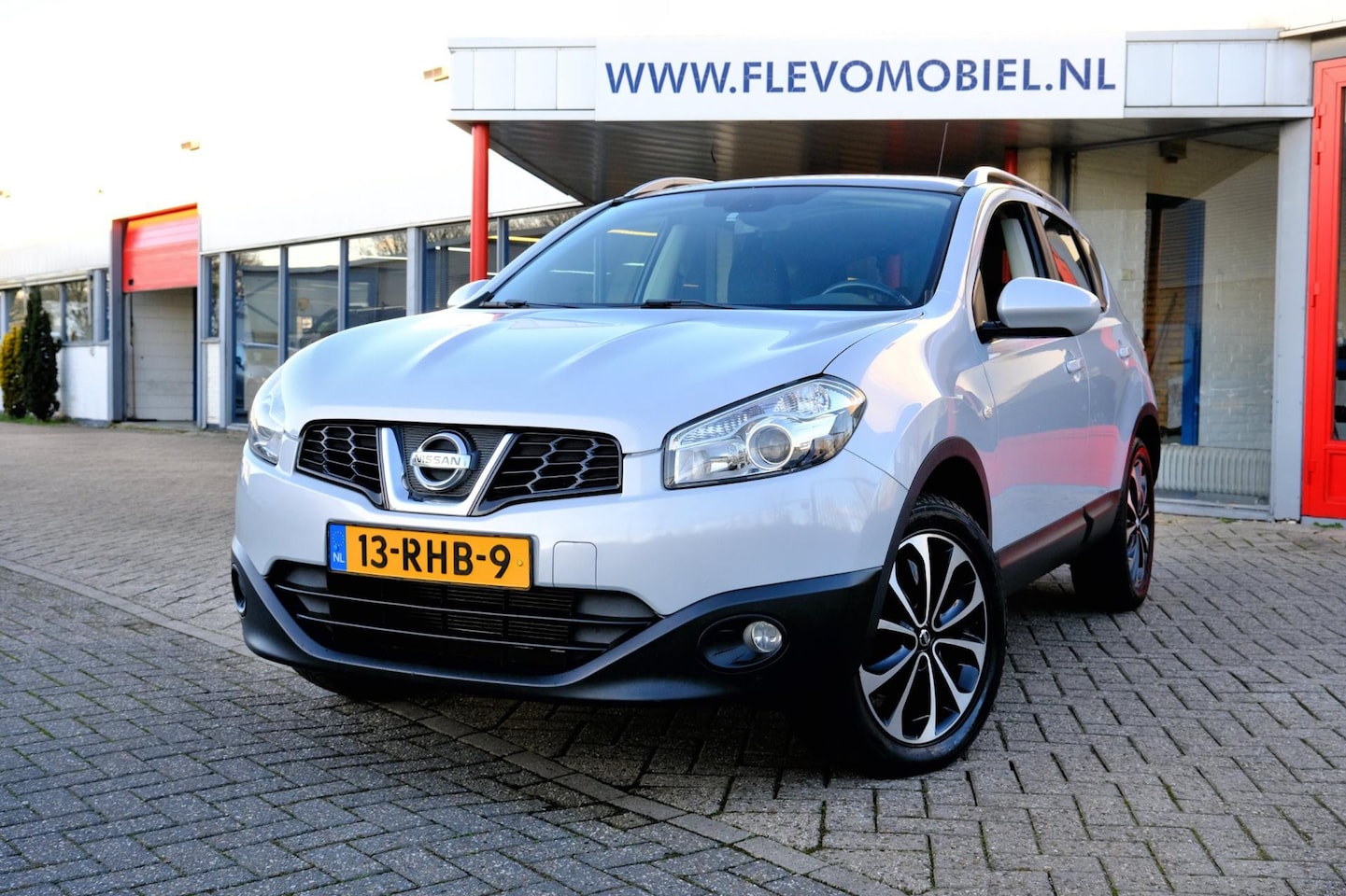 Nissan Qashqai - 1.6 Connect Edition Pano|Navi|LMV|Cam|Clima - AutoWereld.nl