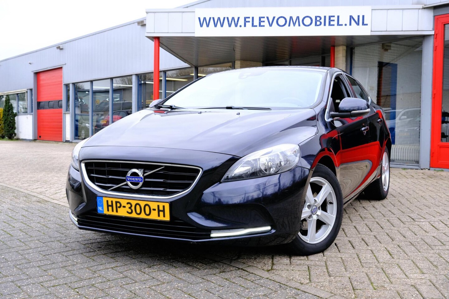 Volvo V40 - 2.0 D2 Summum Business Navi|Leder|Navi|Clima|LMV - AutoWereld.nl