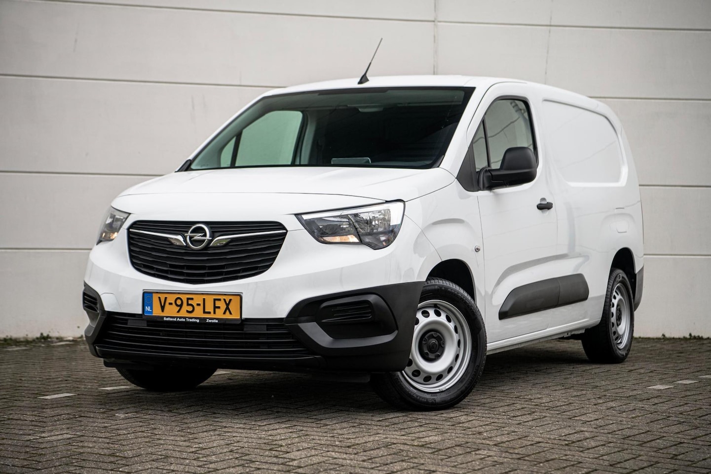 Opel Combo - 1.2 110pk Benzine L2H1 Edition |MARGE|Airco|Carplay|Cruise| - AutoWereld.nl