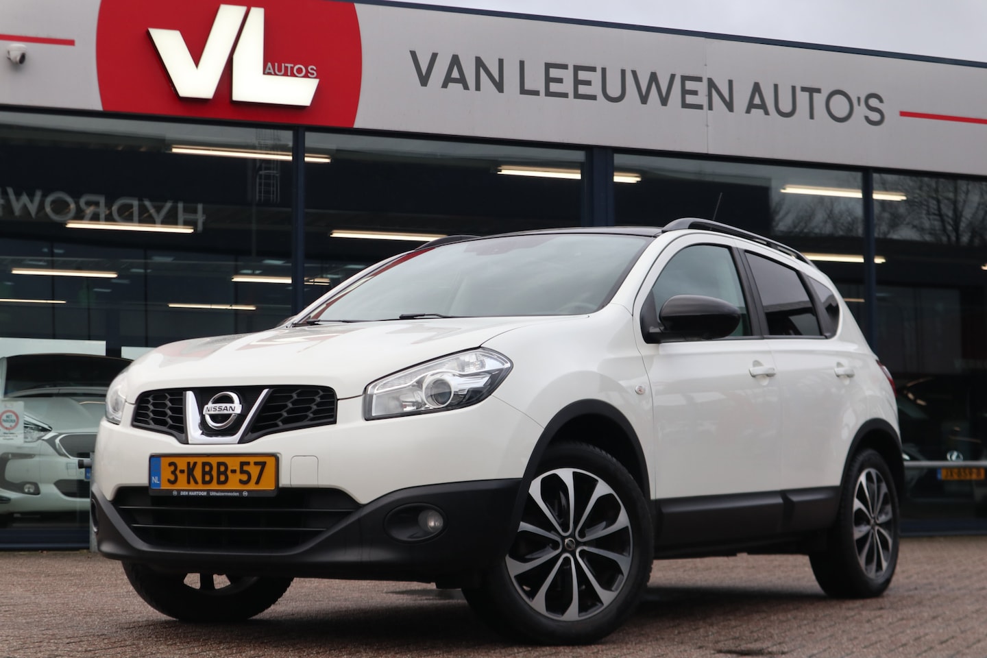 Nissan Qashqai - 1.6 360 | Navi | Pano | Trekhaak - AutoWereld.nl