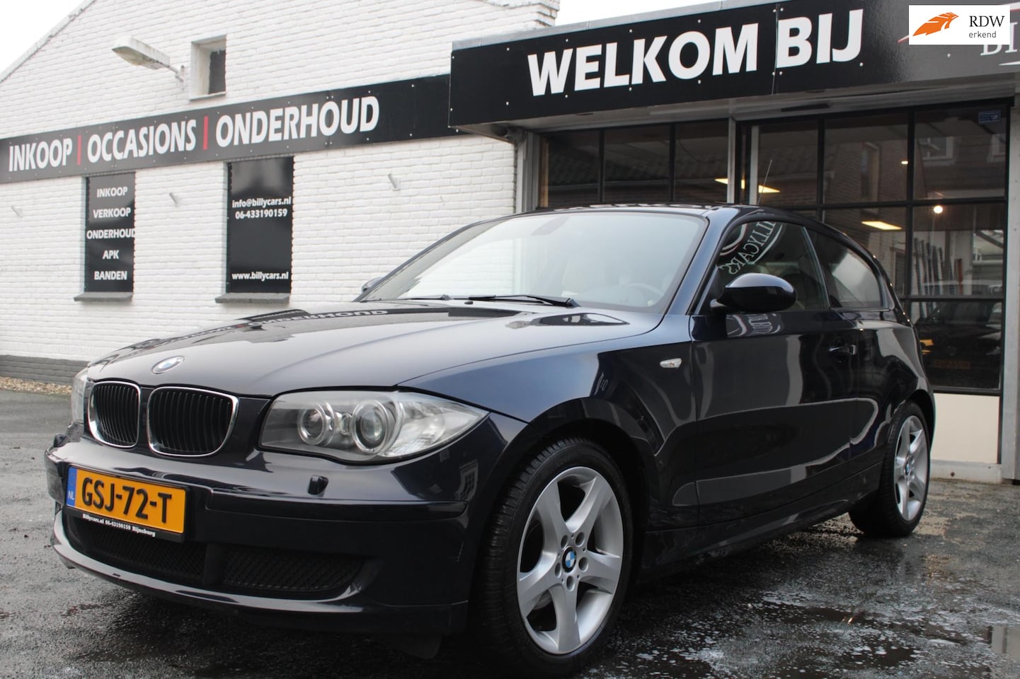 BMW 1-serie - 118i / Airco / CruiseControl / Stoelverwarming / Leder / Parkeersensoren/ Xenon - AutoWereld.nl